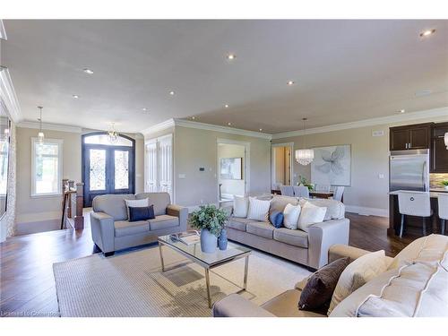 1123 Notre Dame Drive, Petersburg, ON - Indoor Photo Showing Living Room