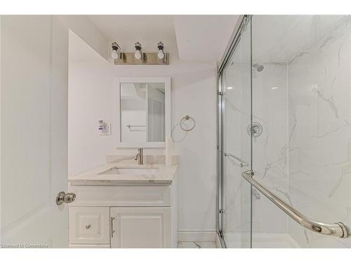 112 Browning Trail, Barrie, ON - Indoor Photo Showing Bathroom