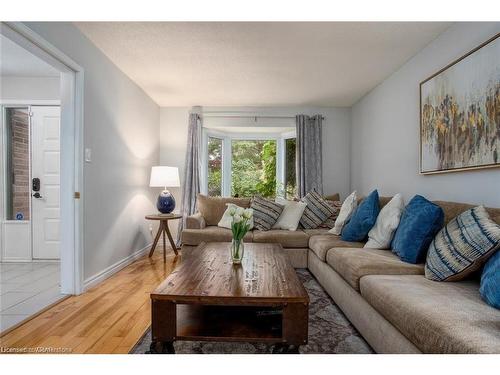 134 Bayne Crescent, Cambridge, ON - Indoor Photo Showing Living Room