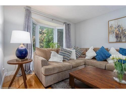 134 Bayne Crescent, Cambridge, ON - Indoor Photo Showing Living Room