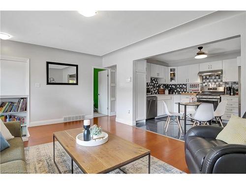 51 Southmoor Drive, Kitchener, ON - Indoor Photo Showing Living Room