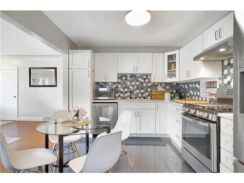 51 Southmoor Drive, Kitchener, ON - Indoor Photo Showing Kitchen