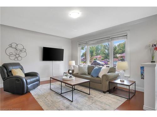 51 Southmoor Drive, Kitchener, ON - Indoor Photo Showing Living Room