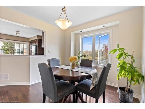 38 Manhattan Circle, Cambridge, ON - Indoor Photo Showing Dining Room