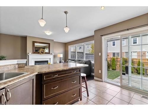 38 Manhattan Circle, Cambridge, ON - Indoor Photo Showing Kitchen