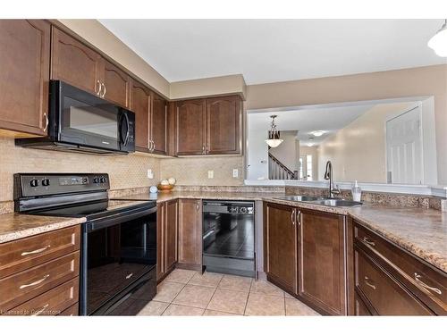 38 Manhattan Circle, Cambridge, ON - Indoor Photo Showing Kitchen With Double Sink