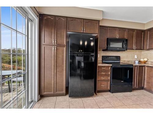 38 Manhattan Circle, Cambridge, ON - Indoor Photo Showing Kitchen