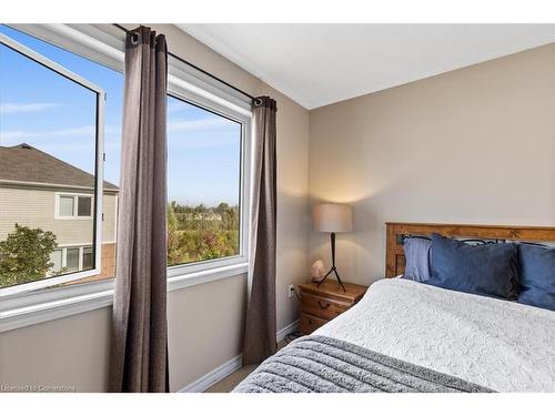 38 Manhattan Circle, Cambridge, ON - Indoor Photo Showing Bedroom