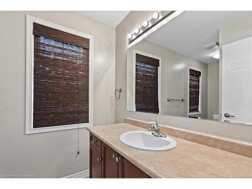 38 Manhattan Circle, Cambridge, ON - Indoor Photo Showing Bathroom