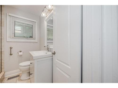 1338 De Quincy Crescent, Burlington, ON - Indoor Photo Showing Bathroom