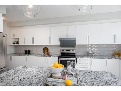 785 Sundrops Court, Waterloo, ON - Indoor Photo Showing Kitchen With Upgraded Kitchen