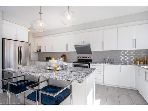 785 Sundrops Court, Waterloo, ON - Indoor Photo Showing Kitchen With Upgraded Kitchen