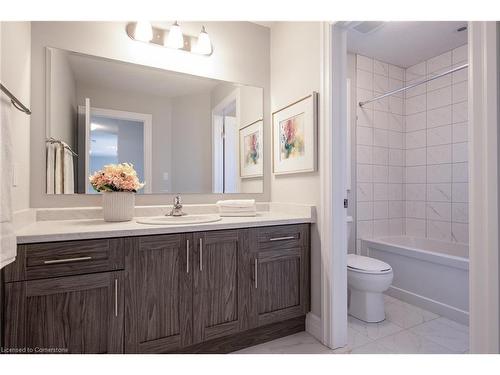 785 Sundrops Court, Waterloo, ON - Indoor Photo Showing Bathroom