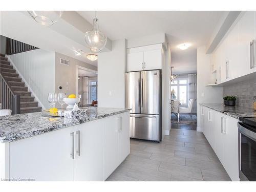 785 Sundrops Court, Waterloo, ON - Indoor Photo Showing Kitchen With Upgraded Kitchen