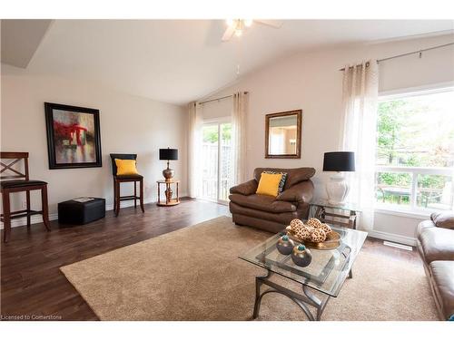 604 Royal Fern Street, Waterloo, ON - Indoor Photo Showing Living Room