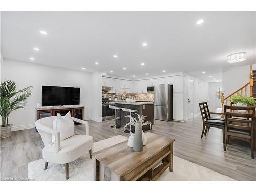 670 Wild Ginger Avenue, Waterloo, ON - Indoor Photo Showing Living Room