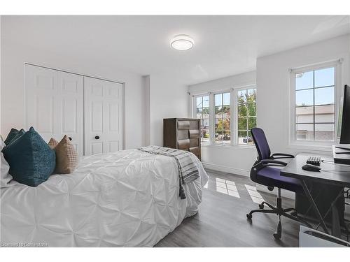 670 Wild Ginger Avenue, Waterloo, ON - Indoor Photo Showing Bedroom