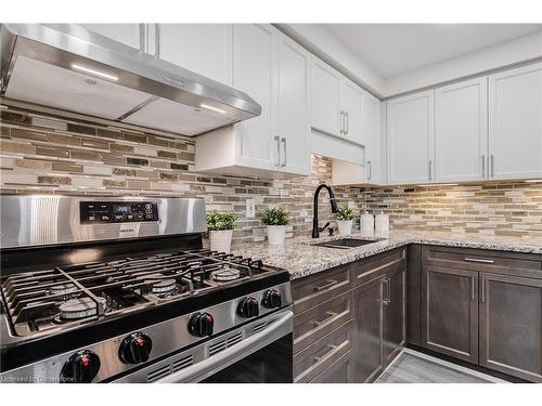 670 Wild Ginger Avenue, Waterloo, ON - Indoor Photo Showing Kitchen With Upgraded Kitchen