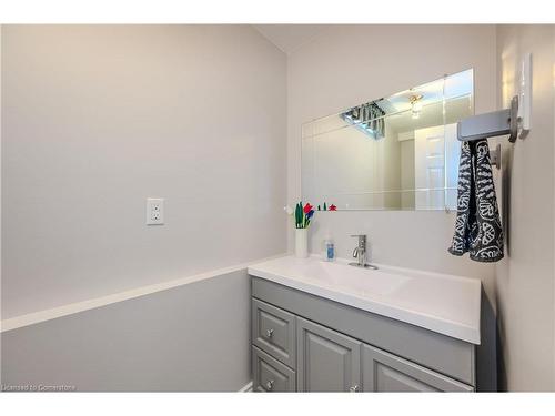 22 Pezzack Street, Cambridge, ON - Indoor Photo Showing Bathroom