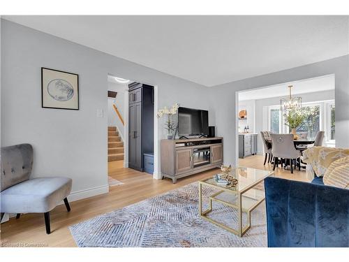 227 Haldane Court, Waterloo, ON - Indoor Photo Showing Living Room