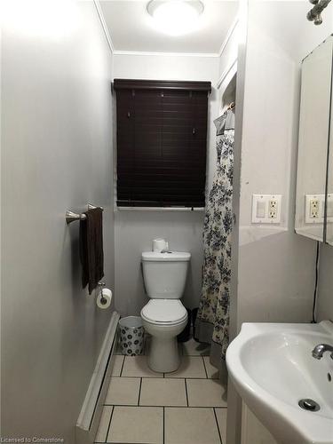 17 Flora Street, Cambridge, ON - Indoor Photo Showing Bathroom