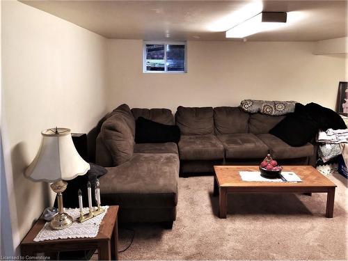 17 Flora Street, Cambridge, ON - Indoor Photo Showing Living Room