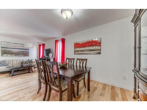 211 Britton Place, Kitchener, ON - Indoor Photo Showing Dining Room