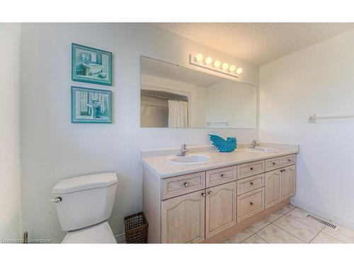 211 Britton Place, Kitchener, ON - Indoor Photo Showing Bathroom