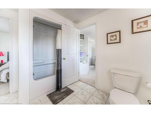 211 Britton Place, Kitchener, ON - Indoor Photo Showing Bathroom