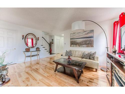 211 Britton Place, Kitchener, ON - Indoor Photo Showing Living Room