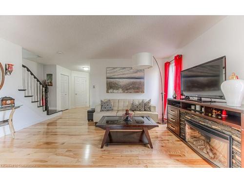 211 Britton Place, Kitchener, ON - Indoor Photo Showing Living Room