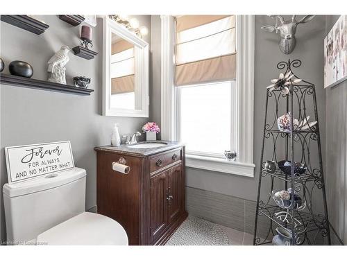 464 Scott Street, St. Catharines, ON - Indoor Photo Showing Bathroom