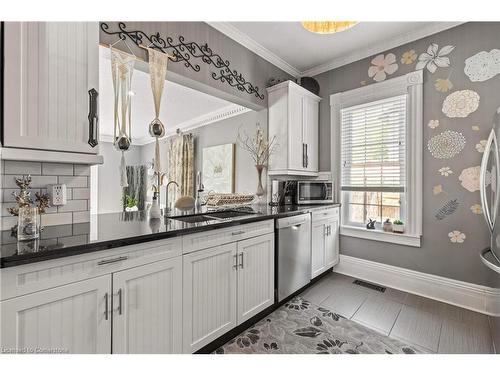 464 Scott Street, St. Catharines, ON - Indoor Photo Showing Kitchen