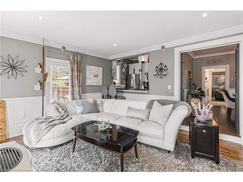 464 Scott Street, St. Catharines, ON - Indoor Photo Showing Living Room