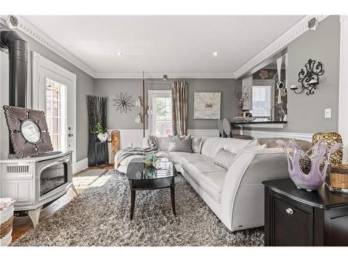 464 Scott Street, St. Catharines, ON - Indoor Photo Showing Living Room