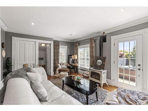 464 Scott Street, St. Catharines, ON - Indoor Photo Showing Living Room