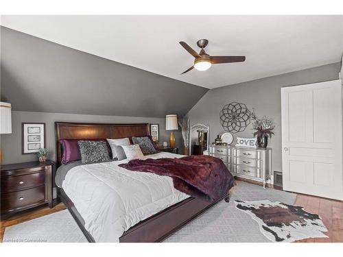 464 Scott Street, St. Catharines, ON - Indoor Photo Showing Bedroom