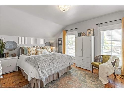 464 Scott Street, St. Catharines, ON - Indoor Photo Showing Bedroom