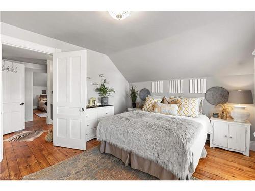 464 Scott Street, St. Catharines, ON - Indoor Photo Showing Bedroom