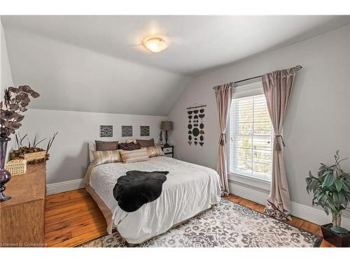 464 Scott Street, St. Catharines, ON - Indoor Photo Showing Bedroom