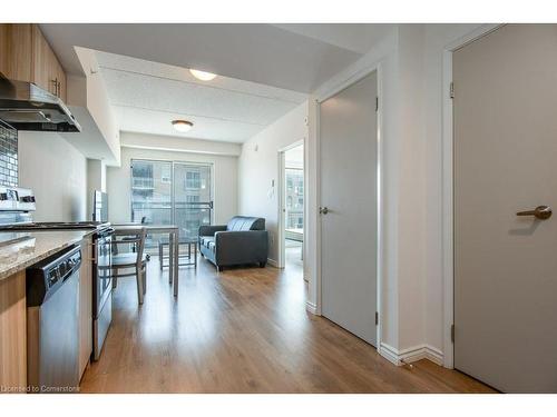 G202-275 Larch Street, Waterloo, ON - Indoor Photo Showing Kitchen