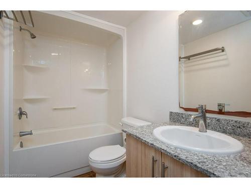 G202-275 Larch Street, Waterloo, ON - Indoor Photo Showing Bathroom