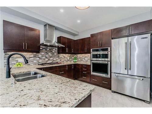 51 Newcastle Court, Kitchener, ON - Indoor Photo Showing Kitchen With Double Sink With Upgraded Kitchen