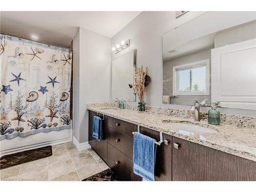 51 Newcastle Court, Kitchener, ON - Indoor Photo Showing Bathroom