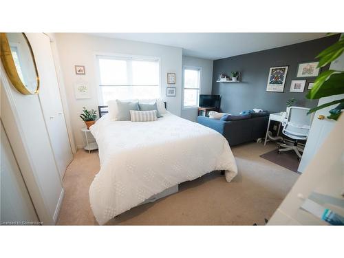 11-264 Blackhorne Drive, Kitchener, ON - Indoor Photo Showing Bedroom