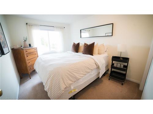 11-264 Blackhorne Drive, Kitchener, ON - Indoor Photo Showing Bedroom