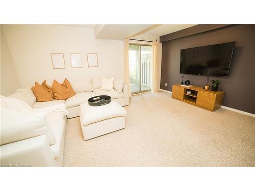 11-264 Blackhorne Drive, Kitchener, ON - Indoor Photo Showing Living Room