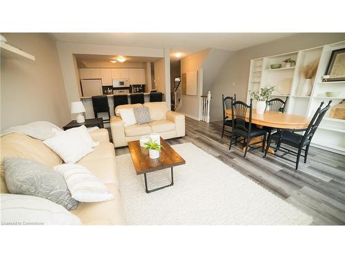 11-264 Blackhorne Drive, Kitchener, ON - Indoor Photo Showing Living Room