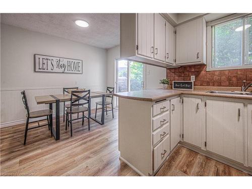 36 The Country Way, Kitchener, ON - Indoor Photo Showing Kitchen