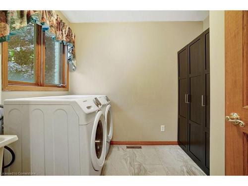 5 Columbo Crt Court, St. George, ON - Indoor Photo Showing Laundry Room